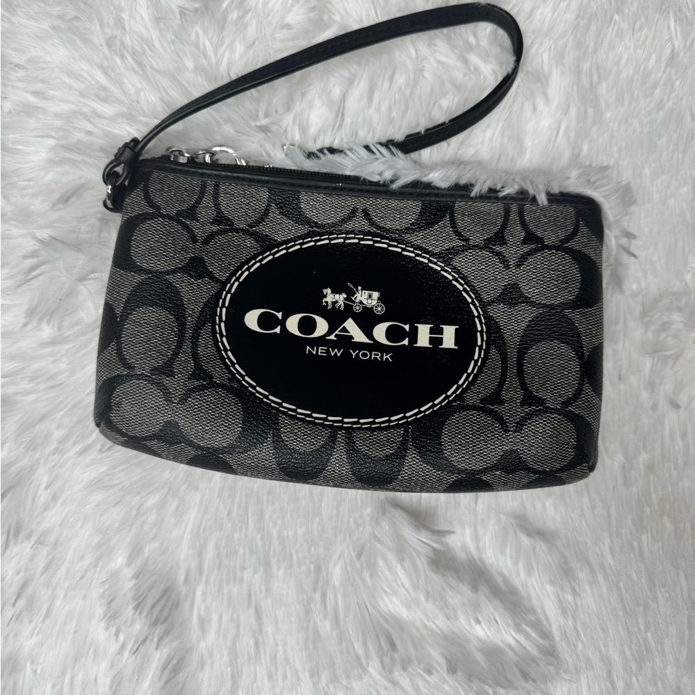 COACH F51783 Horse and Carriage Signature Wristlet – Black/Gray/White